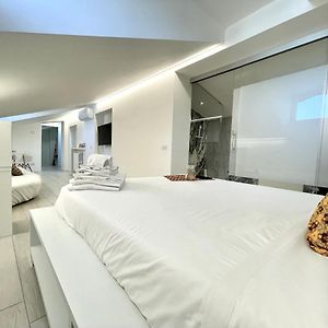Deluxe Studio